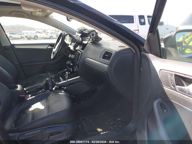 3VWDB7AJ4JM225478 Volkswagen Jetta 1.4t Se/1.4t Wolfsburg Edition