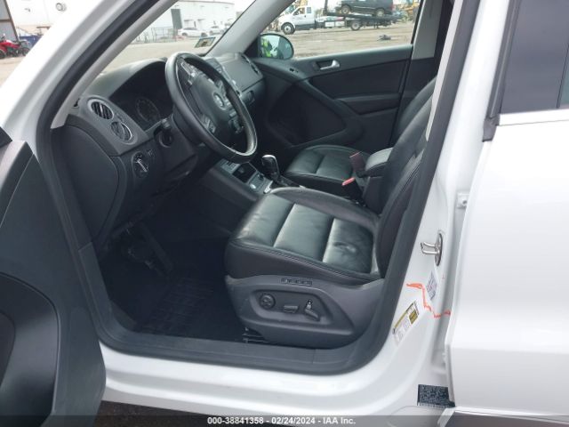 WVGUV7AX2HK029115 Volkswagen Tiguan 2.0t Sport