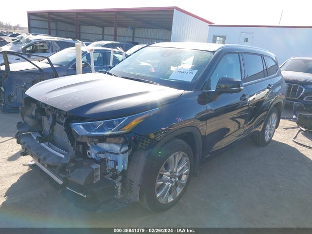 Toyota Highlander Hybrid Limited 2023 5TDXBRCH3PS582908 Image 2