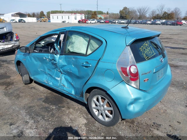 Toyota Prius C Three 2014 JTDKDTB39E1074959 Image 3