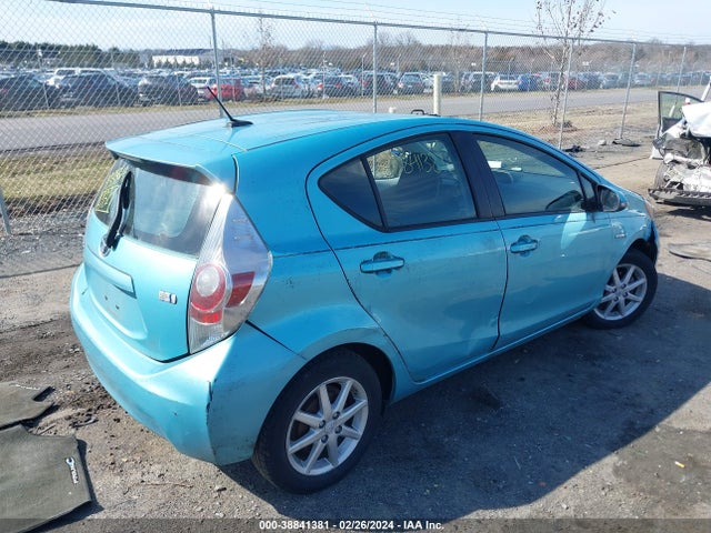 Toyota Prius C Three 2014 JTDKDTB39E1074959 Image 4