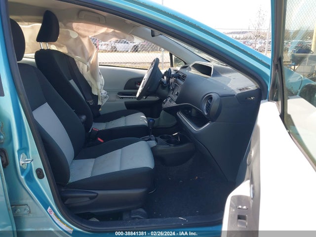Toyota Prius C Three 2014 JTDKDTB39E1074959 Image 5