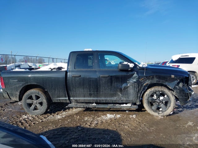 RAM 1500 Express Quad Cab 4x4 6'4 Box 2018 1C6RR7FG2JS225169 Image 13