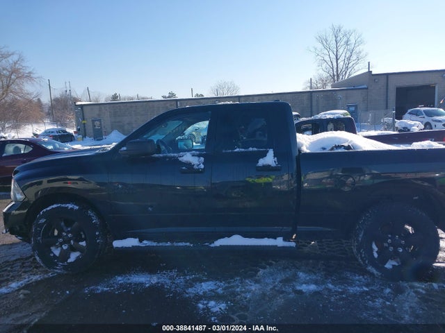 RAM 1500 Express Quad Cab 4x4 6'4 Box 2018 1C6RR7FG2JS225169 Image 14