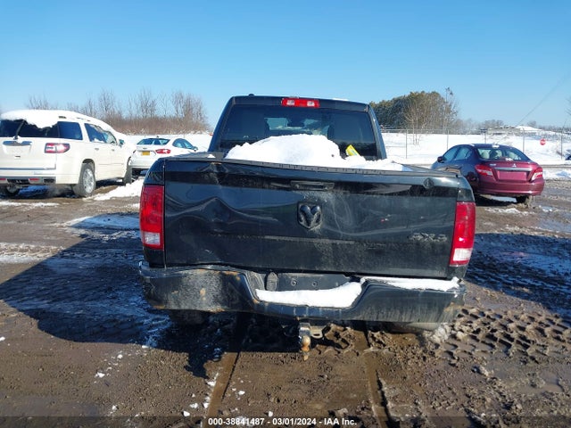 RAM 1500 Express Quad Cab 4x4 6'4 Box 2018 1C6RR7FG2JS225169 Image 16