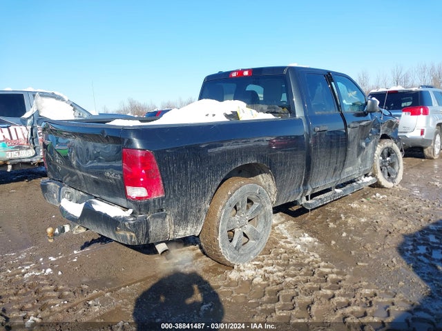 RAM 1500 Express Quad Cab 4x4 6'4 Box 2018 1C6RR7FG2JS225169 Image 4