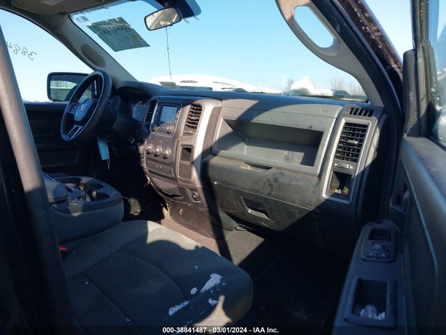 RAM 1500 Express Quad Cab 4x4 6'4 Box 2018 1C6RR7FG2JS225169 Image 5