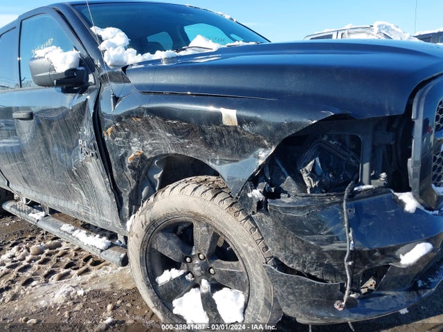 RAM 1500 Express Quad Cab 4x4 6'4 Box 2018 1C6RR7FG2JS225169 Image 6