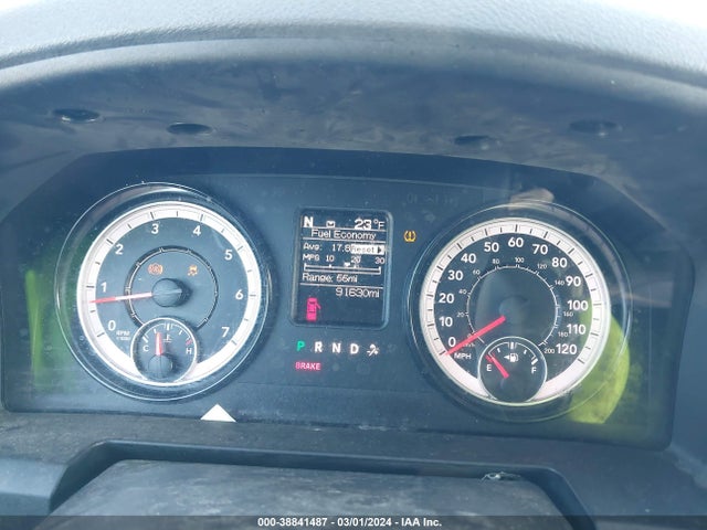 RAM 1500 Express Quad Cab 4x4 6'4 Box 2018 1C6RR7FG2JS225169 Image 7