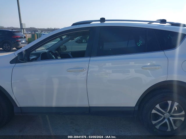 Toyota RAV4 LE 2018 JTMZFREV9JJ211367 Image 14