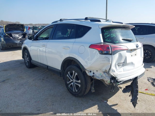 Toyota RAV4 LE 2018 JTMZFREV9JJ211367 Image 3