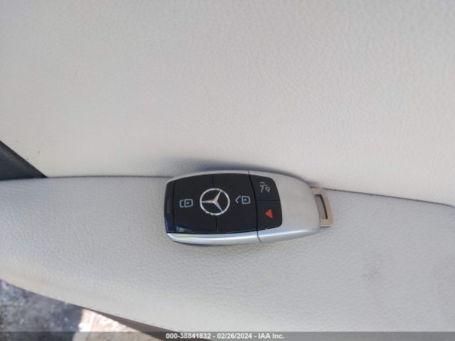 WDDZF4KB2HA024663 Mercedes-Benz E 300 4matic