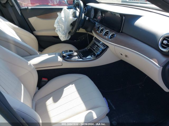 WDDZF4KB2HA024663 Mercedes-Benz E 300 4matic