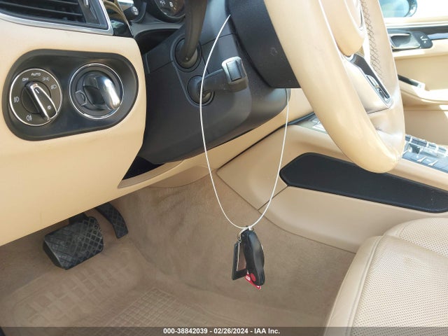 2017 PORSCHE MACAN WP1AA2A52HLB82557 Photo 10