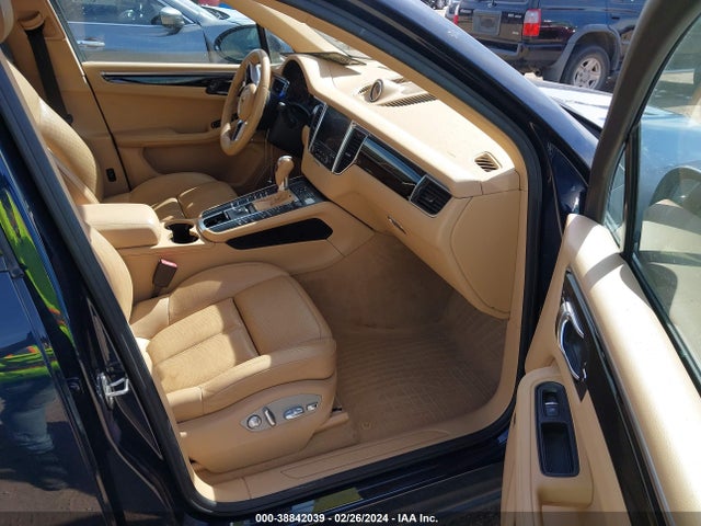 2017 PORSCHE MACAN WP1AA2A52HLB82557 Photo 4