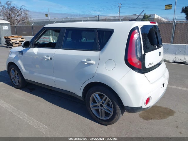 38842196 :رقم المزاد ، KNDJP3A59H7412206 vin ، 2017 Kia Soul + مزاد بيع