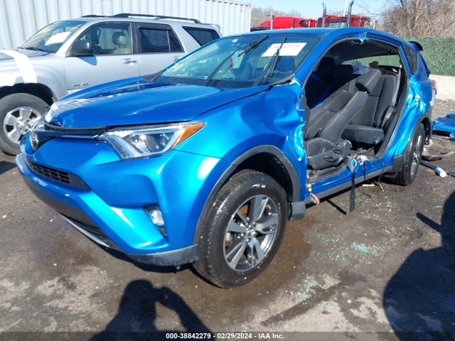 Toyota Rav4 Xle 2018 2T3RFREV2JW799789 Image 2