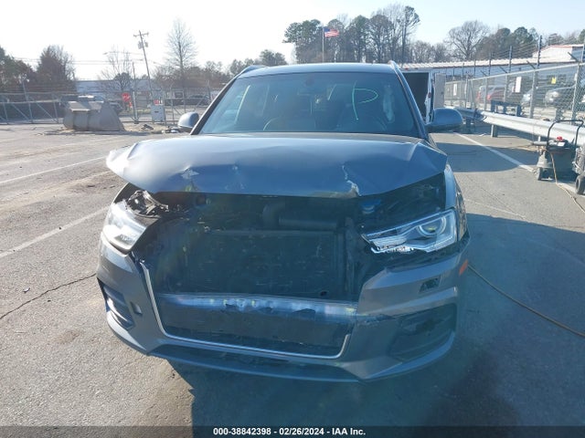 WA1BCCFS5HR003813 Audi Q3 2.0t Premium