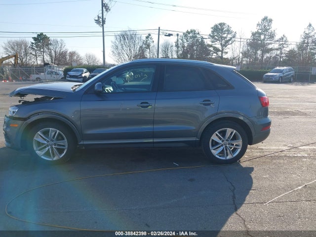 WA1BCCFS5HR003813 Audi Q3 2.0t Premium