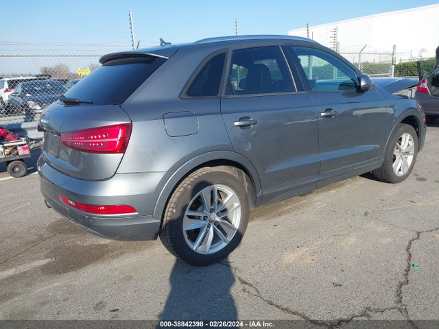 WA1BCCFS5HR003813 Audi Q3 2.0t Premium