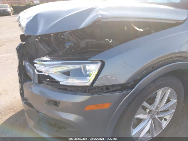 WA1BCCFS5HR003813 Audi Q3 2.0t Premium