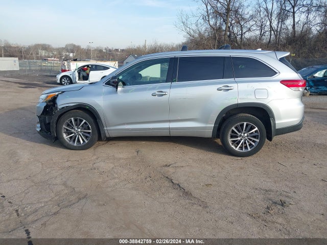 Toyota Highlander Xle 2018 5TDJZRFH7JS490737 Image 14