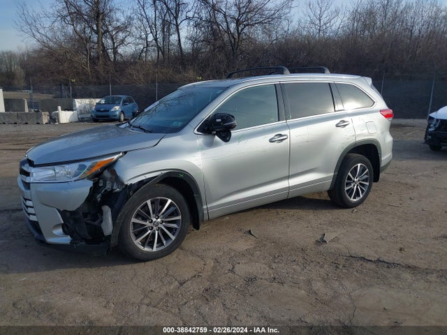 Toyota Highlander Xle 2018 5TDJZRFH7JS490737 Image 2