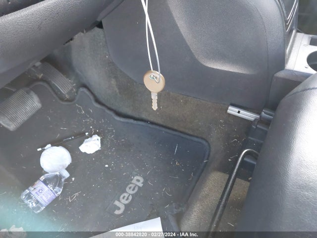 1C4NJPBAXGD748260 Jeep Patriot Sport Se