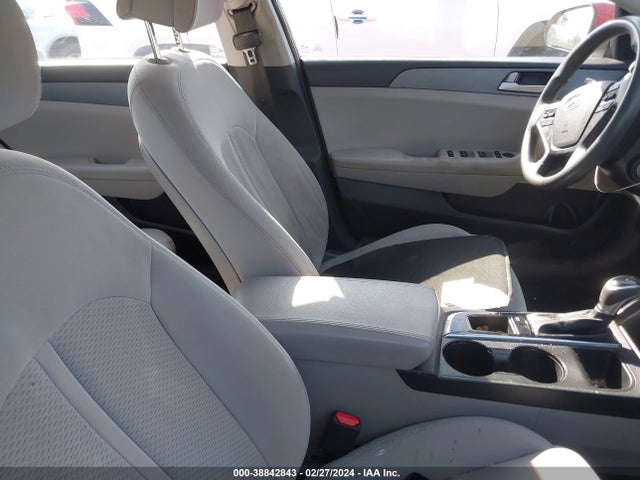 Hyundai SONATA SE 2017 5NPE24AF1HH517588 Image 5