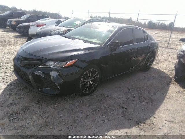 Toyota CAMRY SE 2018 4T1B11HK9JU555083 Image 2