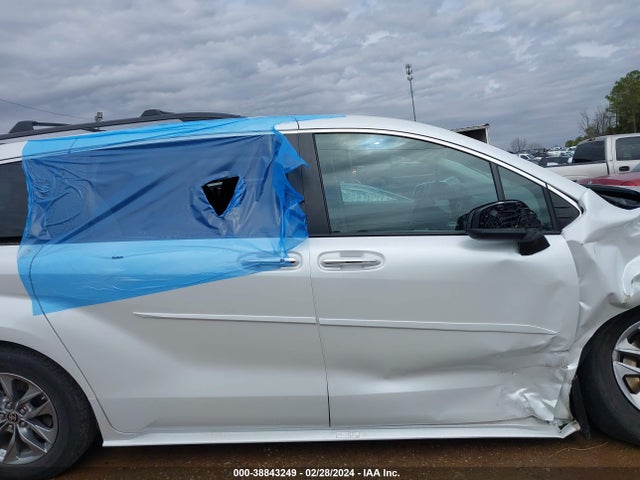 Toyota SIENNA XLE 2022 5TDYRKEC2NS116201 Image 13