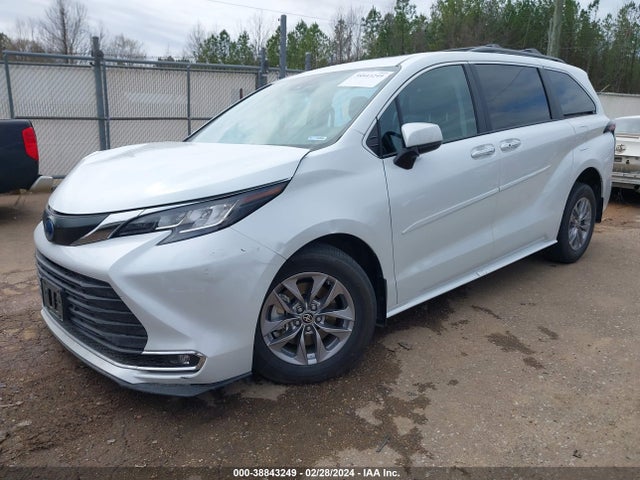 Toyota SIENNA XLE 2022 5TDYRKEC2NS116201 Image 2