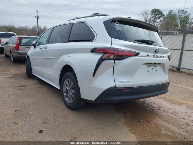 Toyota SIENNA XLE 2022 5TDYRKEC2NS116201 Image 3
