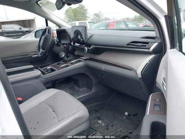 Toyota SIENNA XLE 2022 5TDYRKEC2NS116201 Image 5
