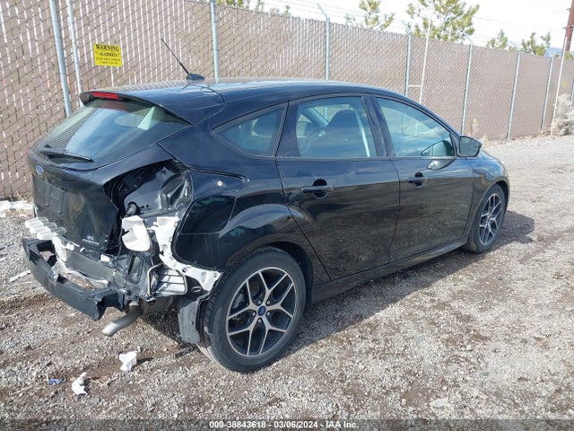 Ford FOCUS SE 2016 1FADP3K22GL388134 Image 4