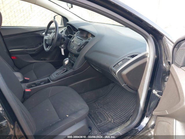 Ford FOCUS SE 2016 1FADP3K22GL388134 Image 5