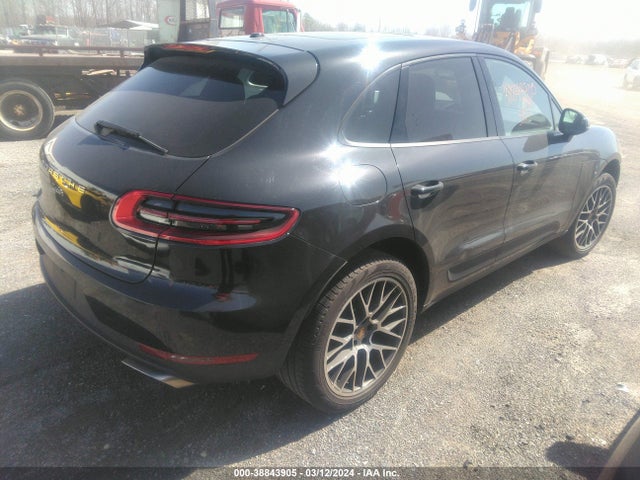 2018 PORSCHE MACAN WP1AA2A51JLB10772 Photo 3