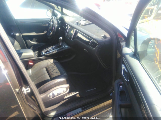 2018 PORSCHE MACAN WP1AA2A51JLB10772 Photo 4