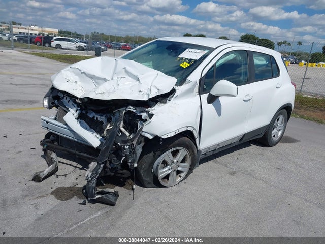 Chevrolet TRAX LS 2019 3GNCJKSB0KL242806 Image 2