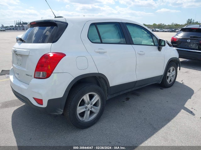 Chevrolet TRAX LS 2019 3GNCJKSB0KL242806 Image 4