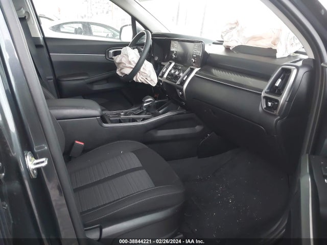 KIA SORENTO LX 2022 5XYRGDLC7NG123585 Image 5