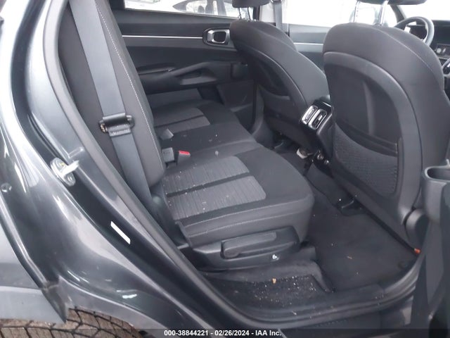 KIA SORENTO LX 2022 5XYRGDLC7NG123585 Image 8
