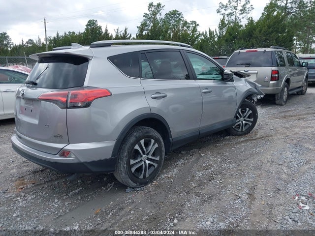 Toyota RAV4 LE 2017 2T3ZFREV9HW326675 Image 4