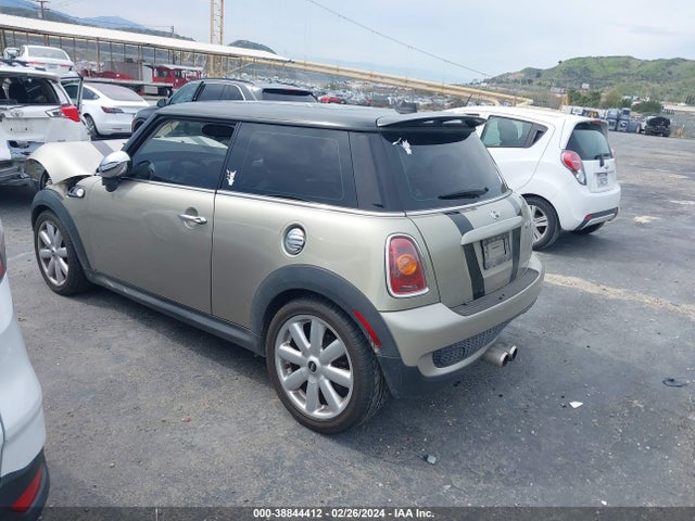 2009 MINI COOPER S WMWMF73539TW85670 Photo 2
