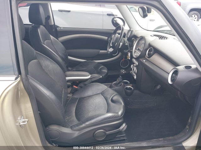 2009 MINI COOPER S WMWMF73539TW85670 Photo 4