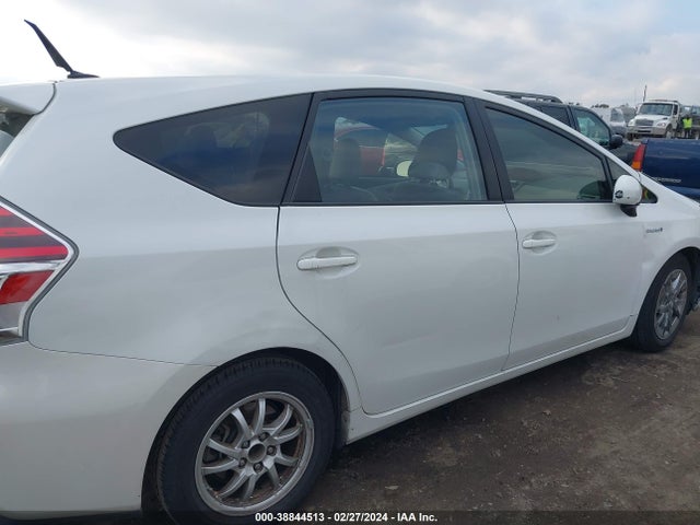 Toyota Prius V Four 2015 JTDZN3EU7FJ029634 Image 13