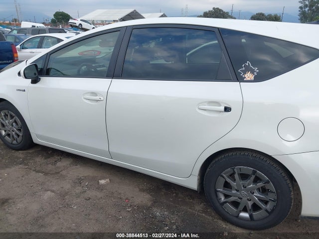 Toyota Prius V Four 2015 JTDZN3EU7FJ029634 Image 14
