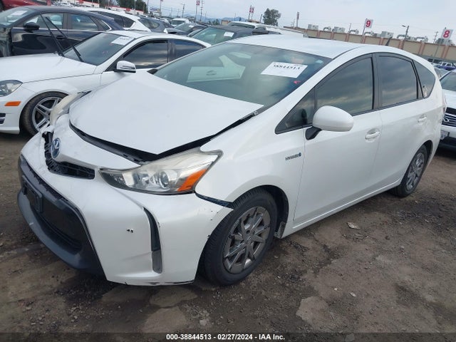Toyota Prius V Four 2015 JTDZN3EU7FJ029634 Image 2