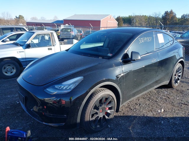 5YJYGDED7MF124307 Tesla Model Y Standard Range Rear-wheel Drive