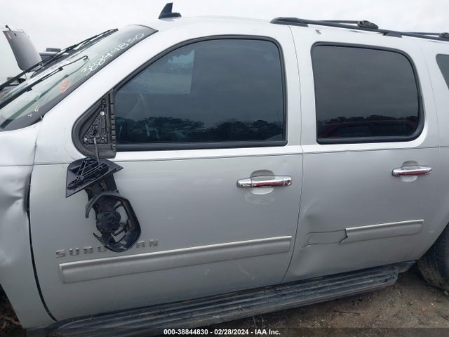 Chevrolet Suburban 1500 Ls 2014 1GNSCHE01ER129155 Image 14